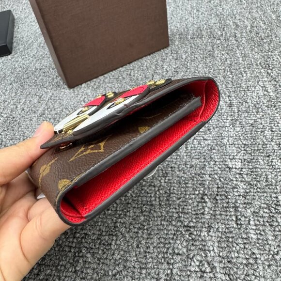 Louis Vuitton Leather Wallet 385-041025 - Picture 6 of 11